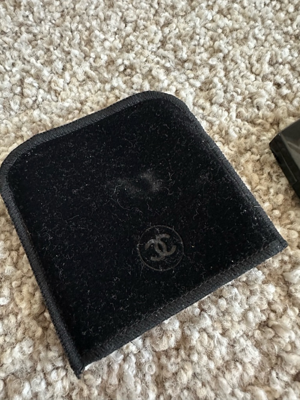 CHANEL Black Compact Mirror Case with Velvet Pouch - Picture 3 of 4